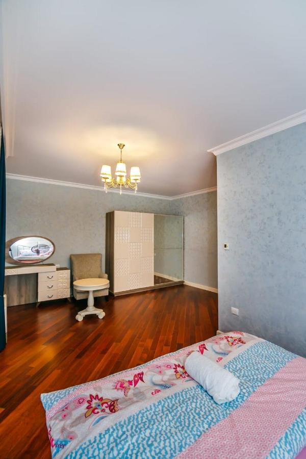 Lux Family Apartment In City Center Baku Eksteriør billede