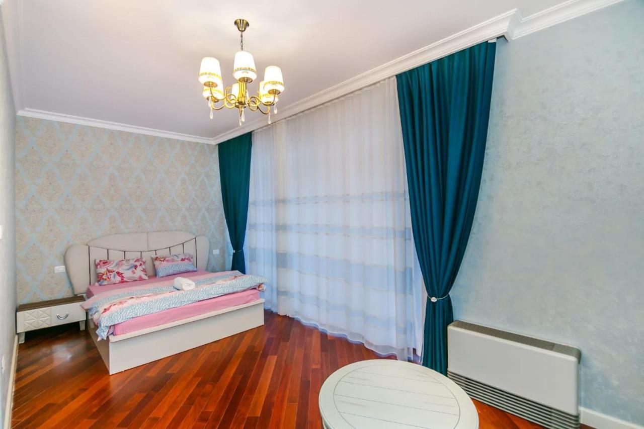 Lux Family Apartment In City Center Baku Eksteriør billede