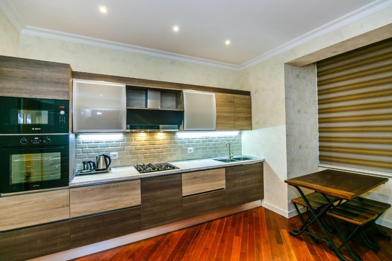 Lux Family Apartment In City Center Baku Eksteriør billede
